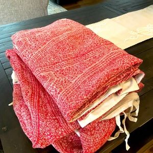 POTTERY BARN KING DUVET AND EURO SHAMS